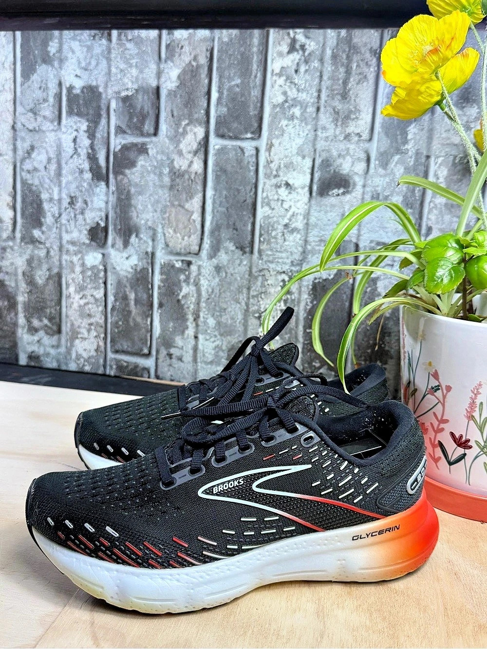 Brooks Ghost 20 Athletic Shoes US 7 B Black Red